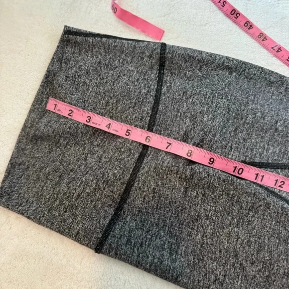 Lululemon Wunder Under Hi-Rise 7/8 Tight *25"
Heathered Black size 2 - Picture 11 of 13